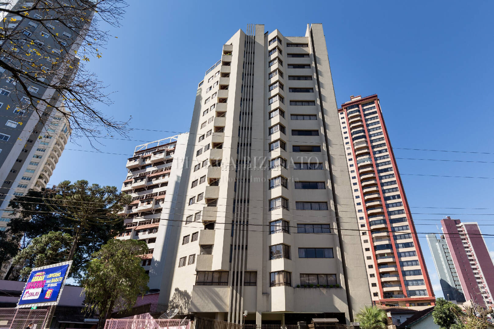 Apartamento à venda com 4 quartos, 230m² - Foto 1