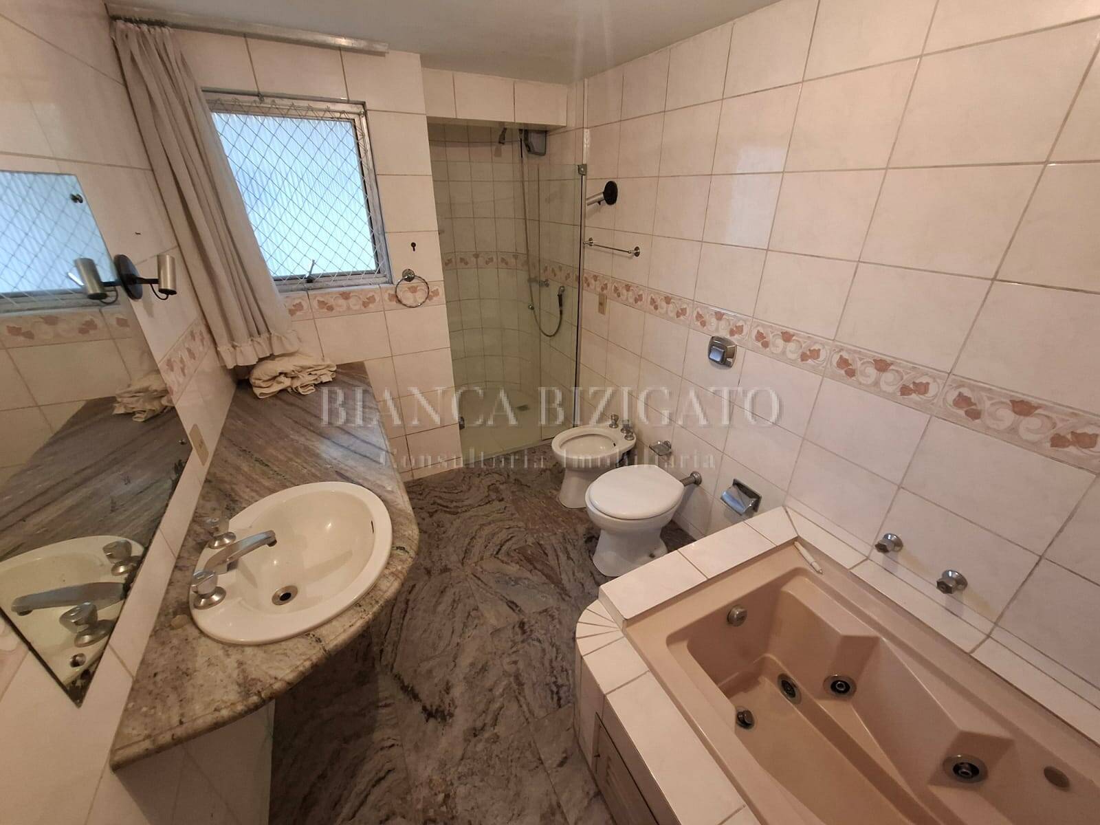 Apartamento à venda com 4 quartos, 337m² - Foto 4